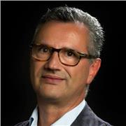 Sono narratore e insegnante di comunicazione. Ci sono tanti argomenti importanti che possiamo esaminare insieme!